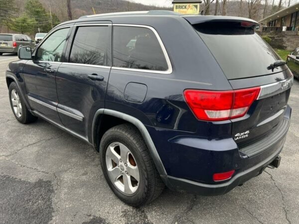 2012 Jeep Grand Cherokee Laredo X 4WD - Image 12