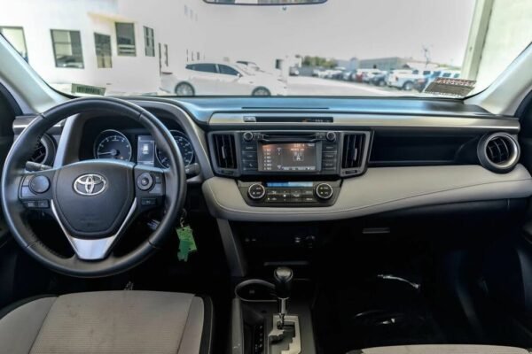 2018 Toyota RAV4 XLE - Image 6