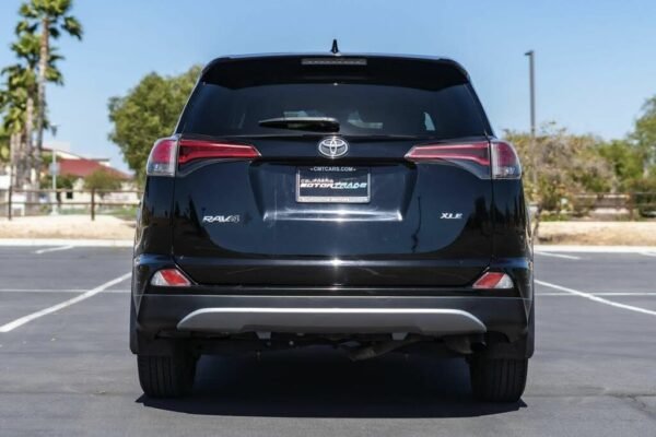 2018 Toyota RAV4 XLE - Image 7