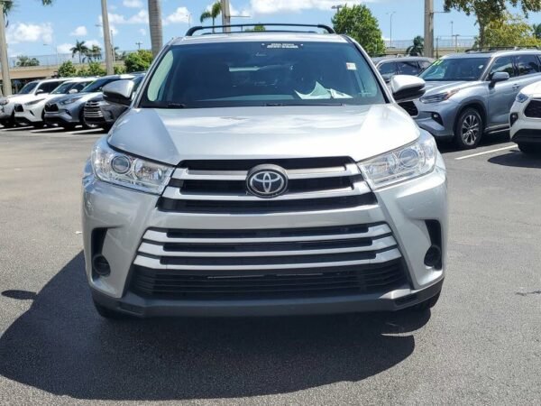 2019 Toyota Highlander LE i4 FWD - Image 5